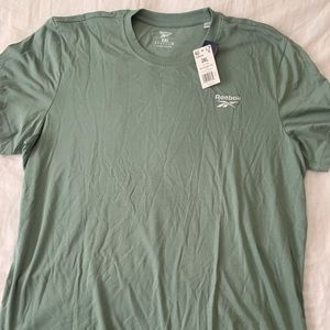 Men’s 2XL Reebok short sleeve T-shirt.